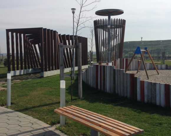 Loc de joaca Parc Primaria Voluntari