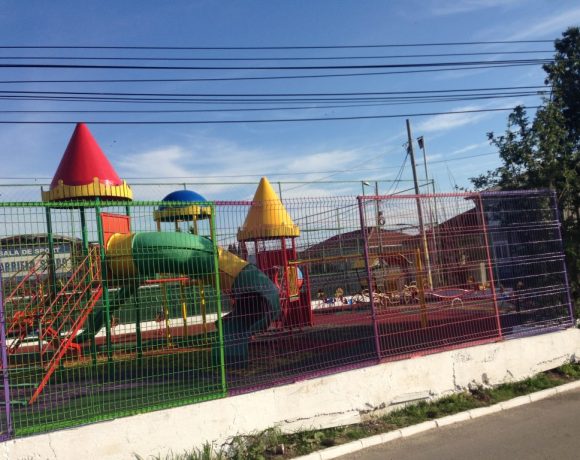 Loc de joaca Parc Primaria Voluntari