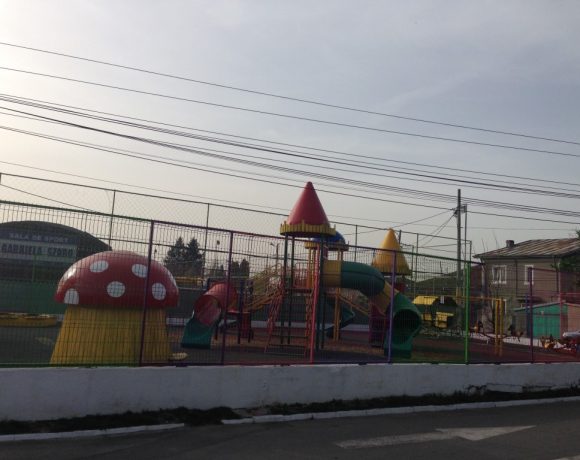 Loc de joaca Parc Primaria Voluntari